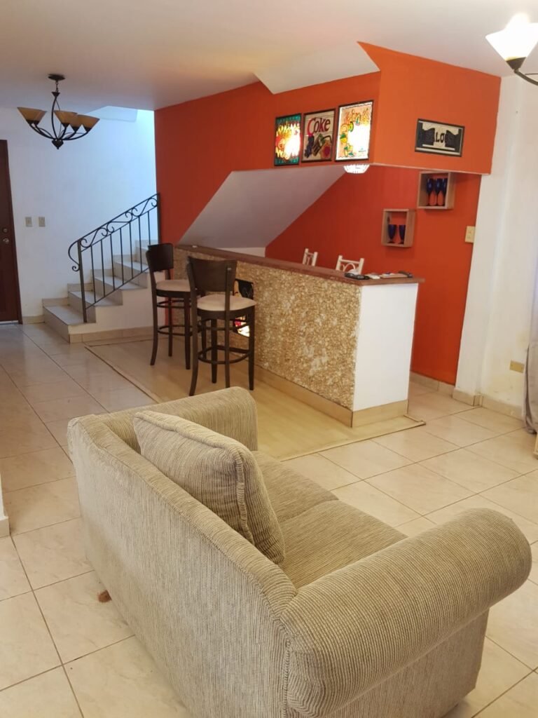 Vendo casa en Villa Dora-David-Chiriquí / 2 pisos-4R
