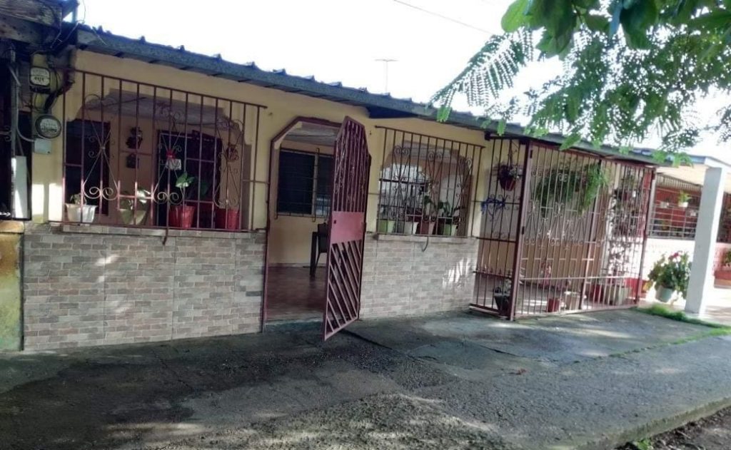 Vendo casa en La Chorrera/ 3R-1B