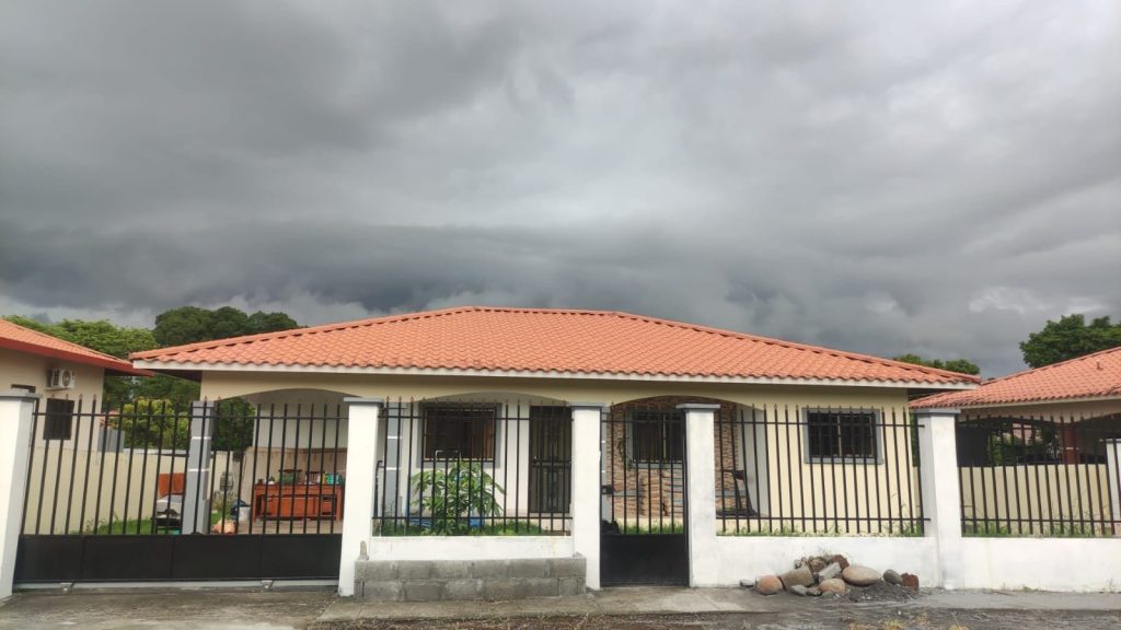 Se vende casa en  Aqualina, David – Chiriquí / 3R-2B